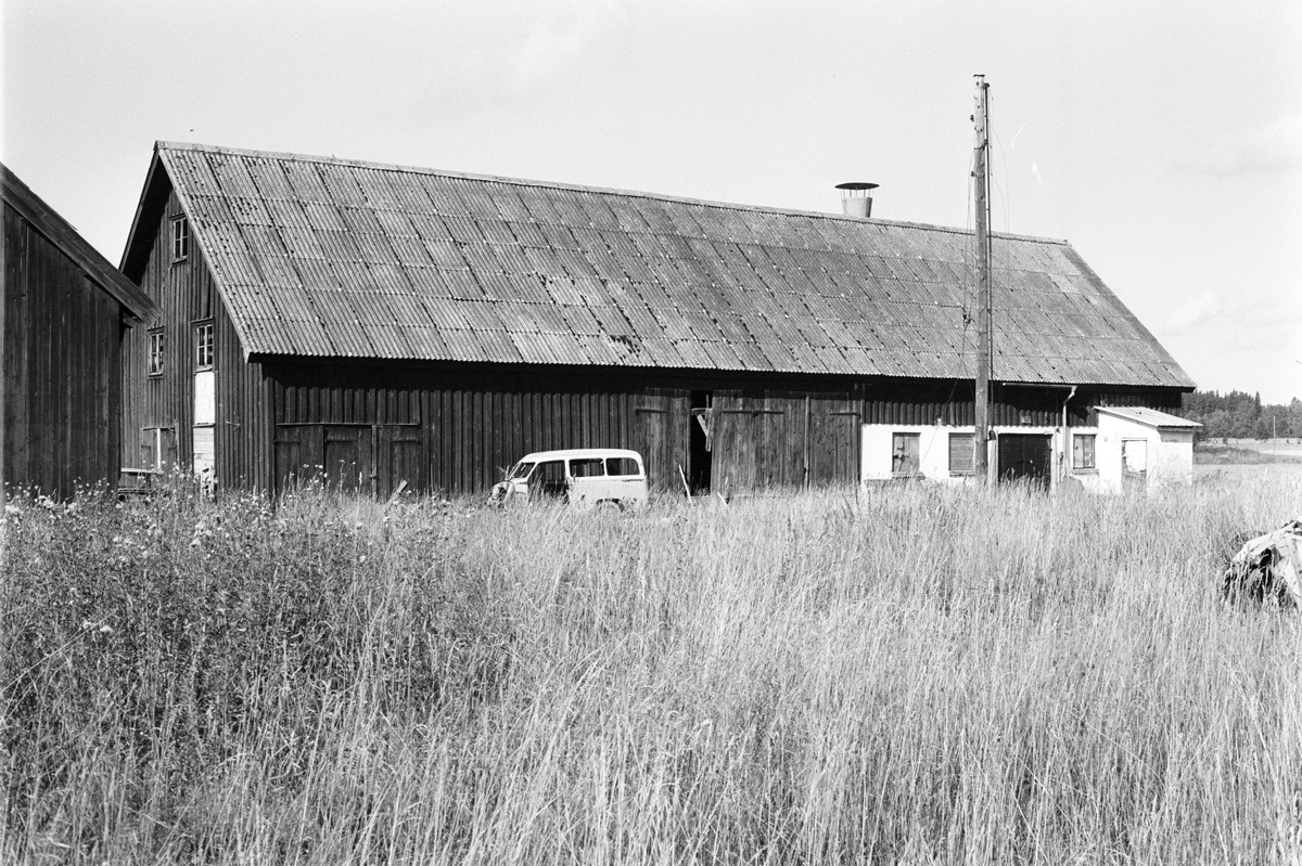 Loge och ladugård, Klivinge 7:1, Körlinge, Rasbokils socken, Uppland 1982