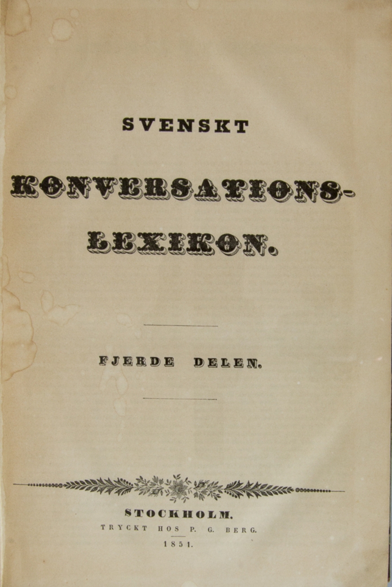 Bok, halvfranskt band: "Svenskt konversations lexikon, T - Ö", volym 4.

Bandet med blindpressad och guldornerad rygg. Pärmen klädd i marmorerat papper i grått, blått och brunt.