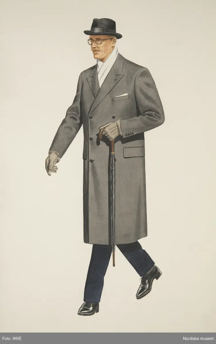 Modeteckning av man i dubbelknäppt, grå rock, homburghatt, halsduk, handskar och paraply i handen. Nordiska Kompaniets herrskrädderi.
