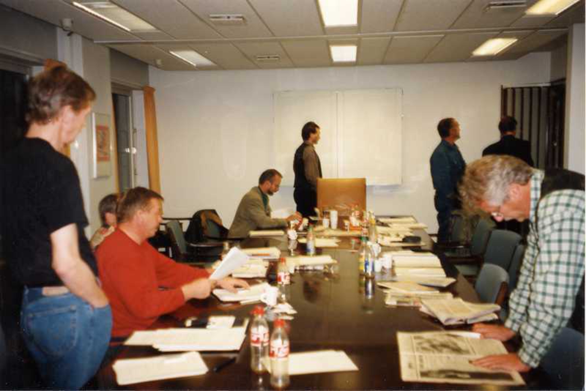 LKAB, Narvik. Streik oktober 1996. Fra meklingen i NHO-bygget i Oslo.Fra venstre Svein Arvid Hansen,Terje Nilsen,Gunnar Dølvik(skjult),Per Østvold,Reidar Nygård(stående),Harry Knutsen og Pål Pettersen.