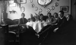 Noen medlemmer av Normanfamilien. Marie nr.2 fra venstre. På