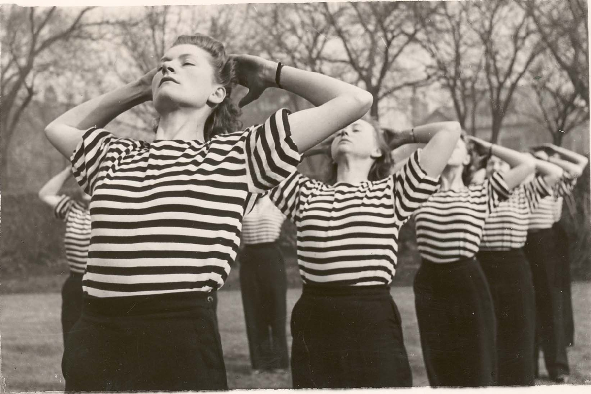 Motiv: Marinens Kvinnkorps 1942-1945.Kurs 2 -1942 Liverpool Gymnastikk