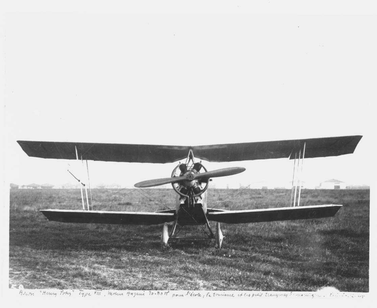 Ett fly på bakken, Potez VIII A
