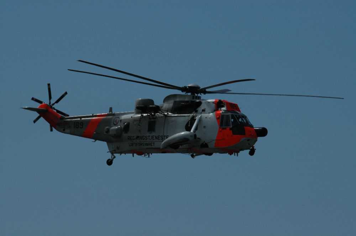 Ett helikopter i lufta. Westland Sea King.