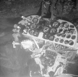 Foto av flydeler på 30 meters dyp etter at en F-5-A Freedom 