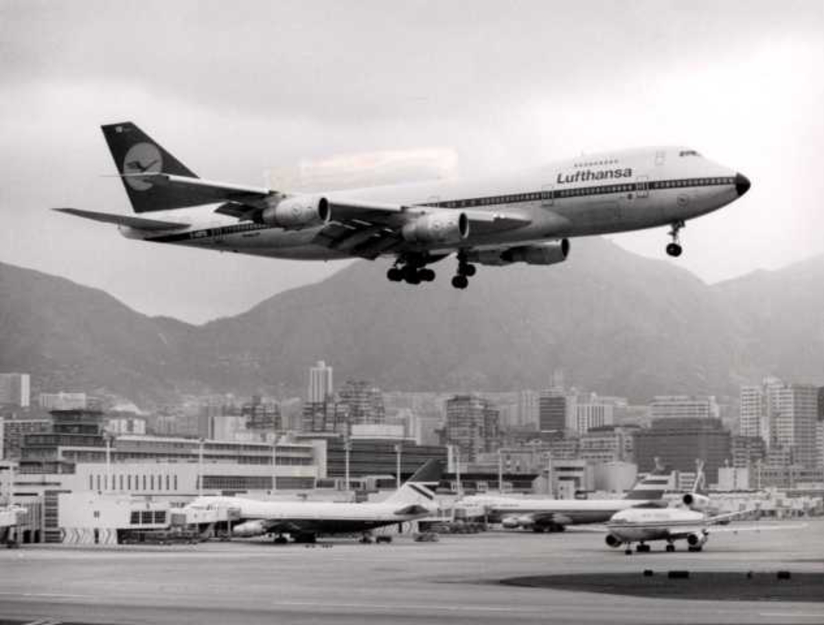 Luftfoto. Ett fly i luften. Boeing 747 D-ABYQ.