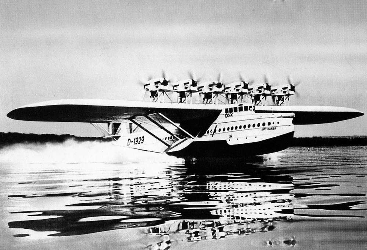 Ett fly i fart bortover vannet, Dornier Do-X fra Lufthansa.
