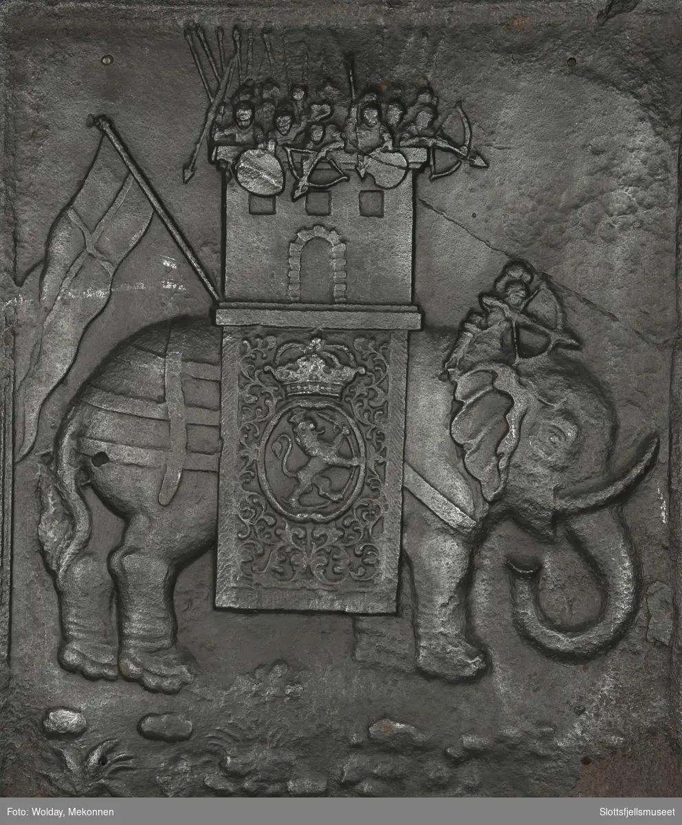 Stridselefant med bueskyttere, den norske løve og Danebrog. Motivet hentet fra en dansk medalje fra 1670.