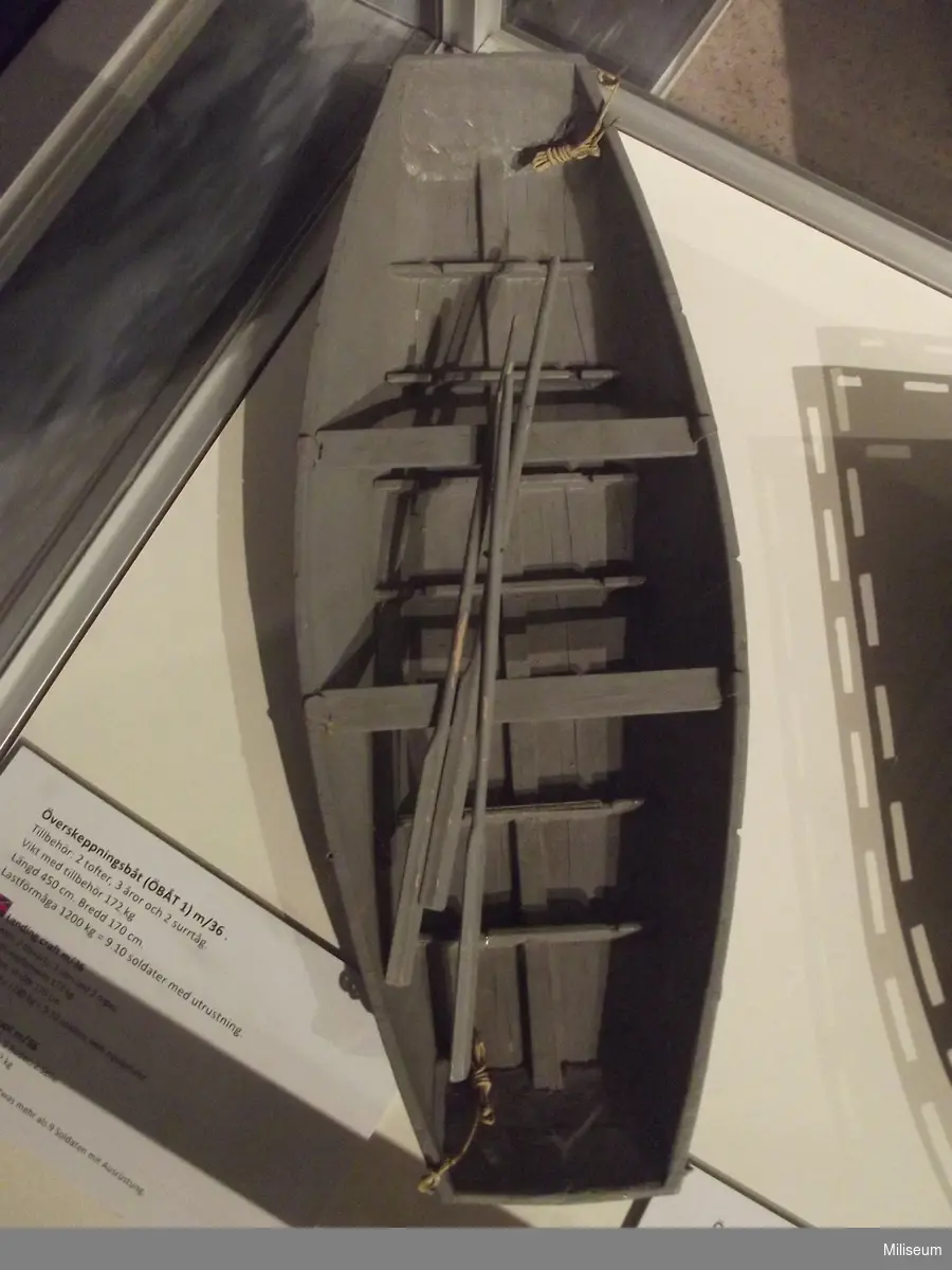 Modell av överskeppningsbåt (ÖBÅT 1) m/36