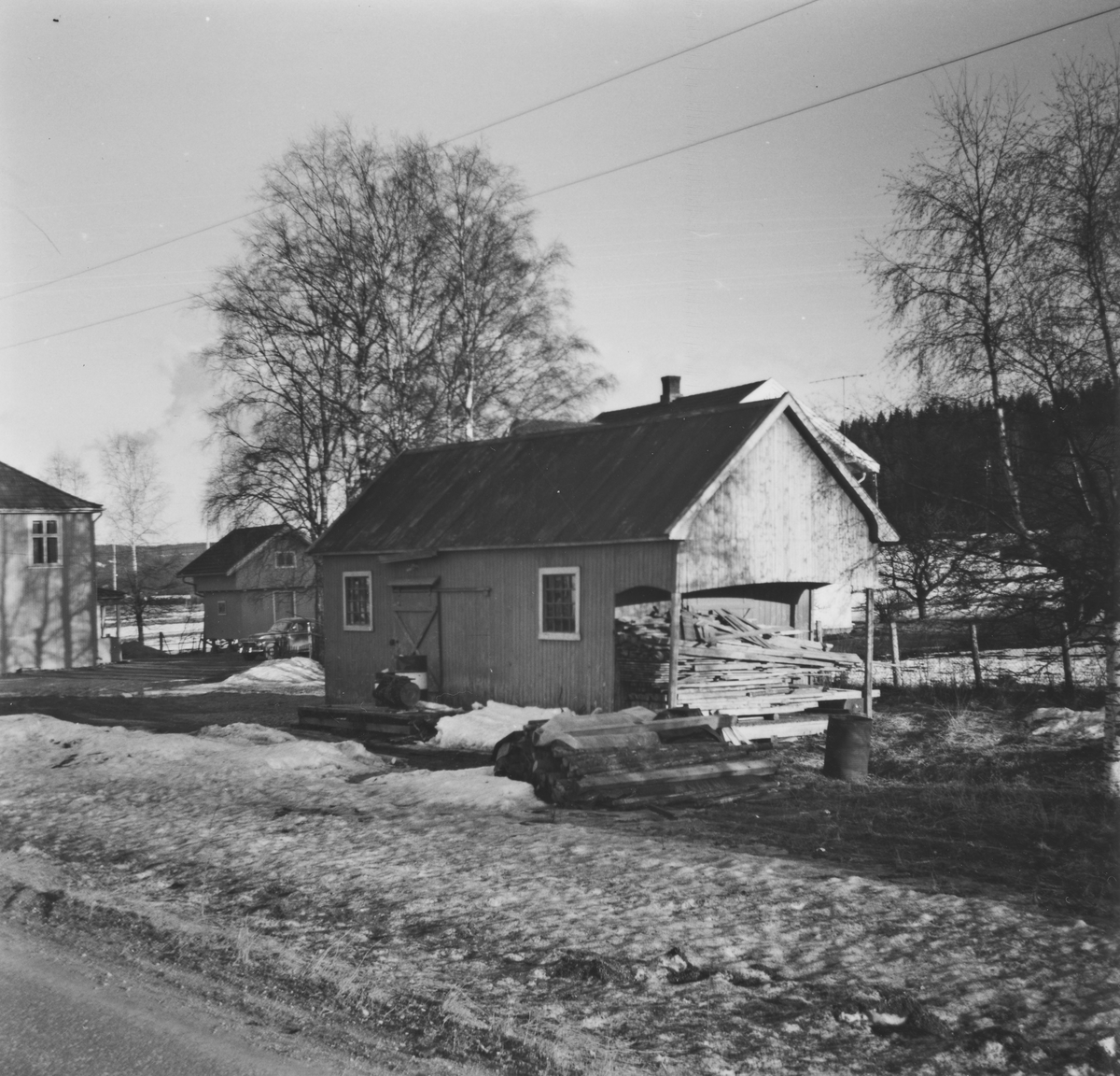 Godshuset på Lierfoss stasjon syv år etter nedleggelsen.