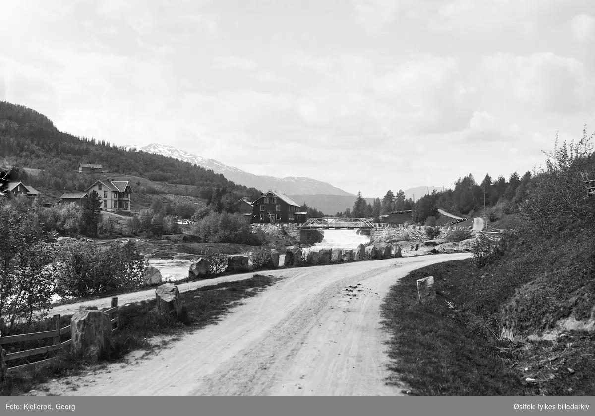 Telemark, landevei med stabbestein langs , - bru og bebyggelse - Åmnesfossen i Sauland, Hjartdal kommune