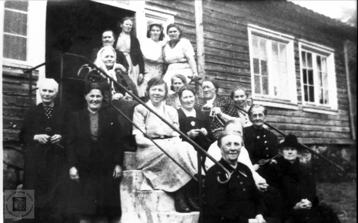 Kvinneforrening møte på Finsådal i 1948