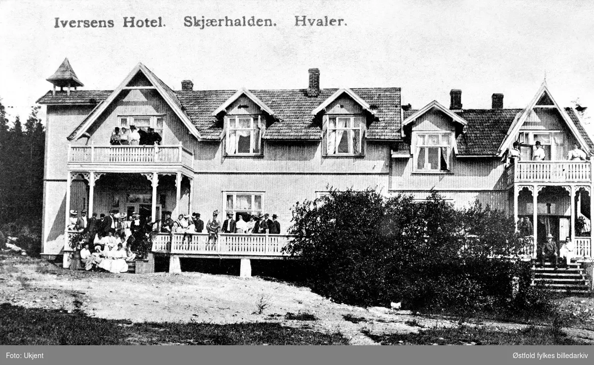 Iversens hotell på Skjærhalden, Kirkeøy, Hvaler.  Postkort ca 1900-1910?
