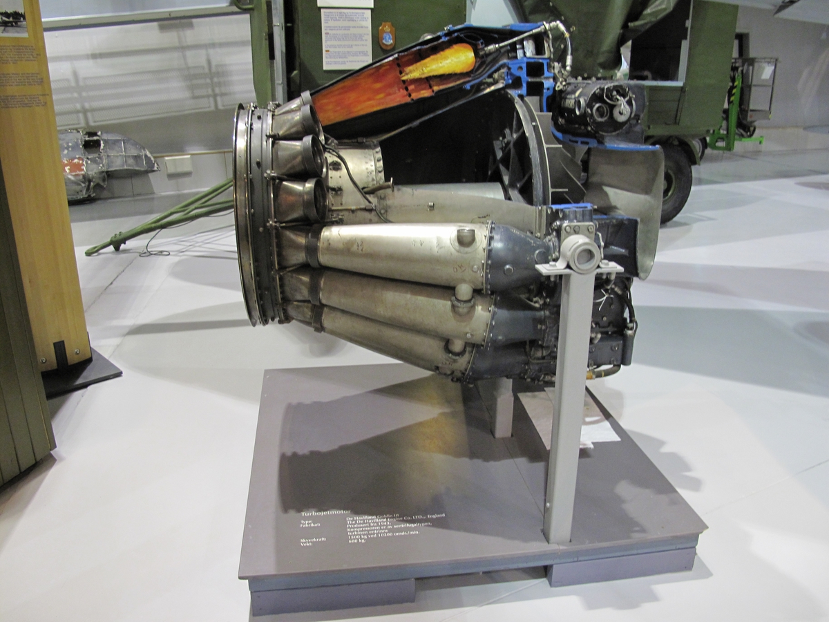 Entrinns turbojetmotor som gir 1500kg skyvekraft ved 10200 omdr/min.
