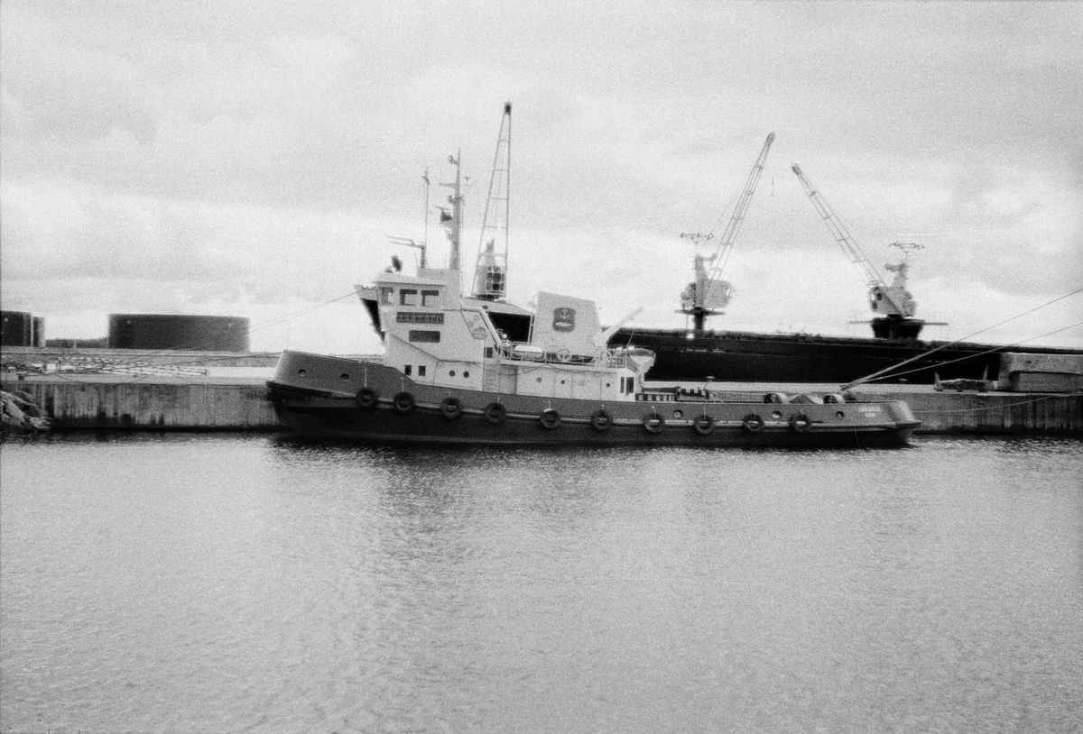 Fartyg: JÄÄSALO                       Bredd över allt 9,28 meterLängd över allt 32,8 meterByggår: 1975Varv: Åsiverken,ÅmålÖvrigt: hemort Kemi(FIN)