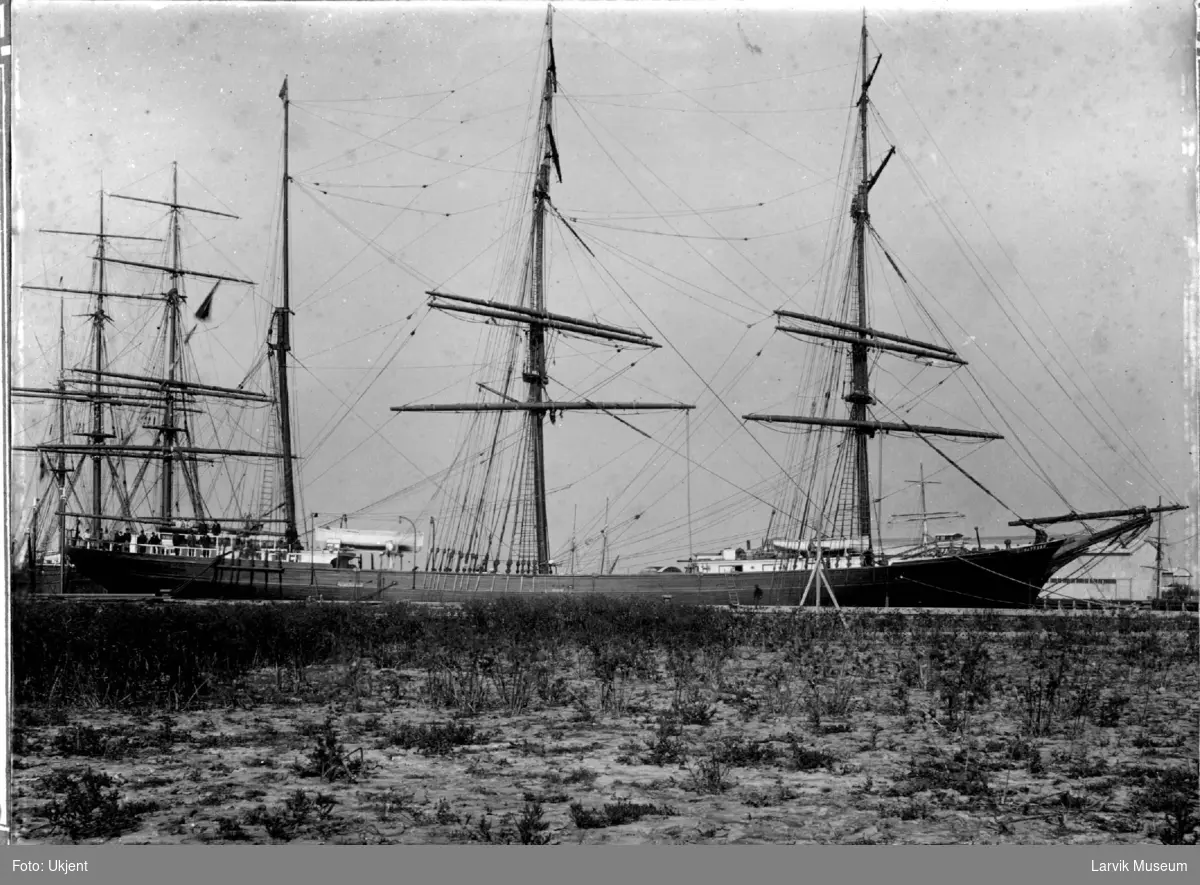 fartøy, seilskip, bark "Strathern" av Larvik