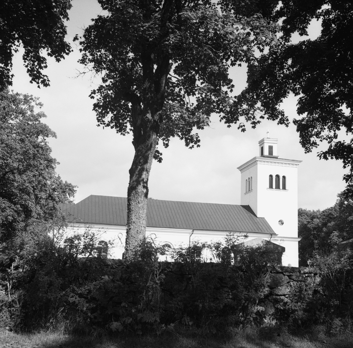 Adelöv kyrka