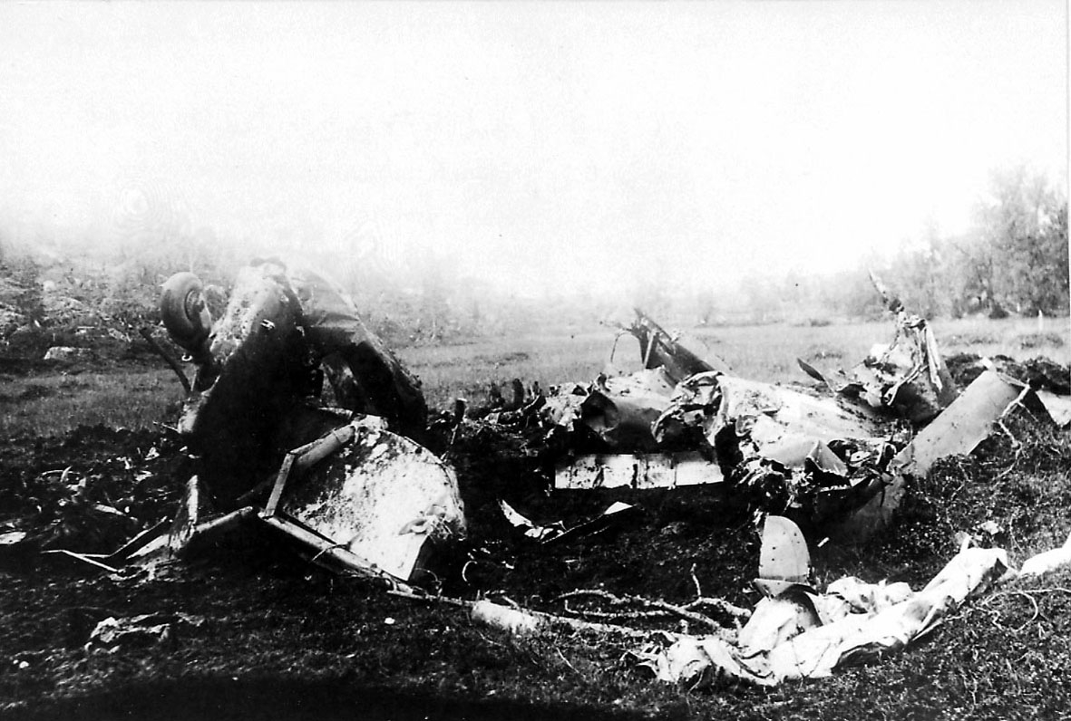 Flyhavari, vrak, etter nedskyting, JU88 A-5. Flyet ligger ødelagt på bakken.