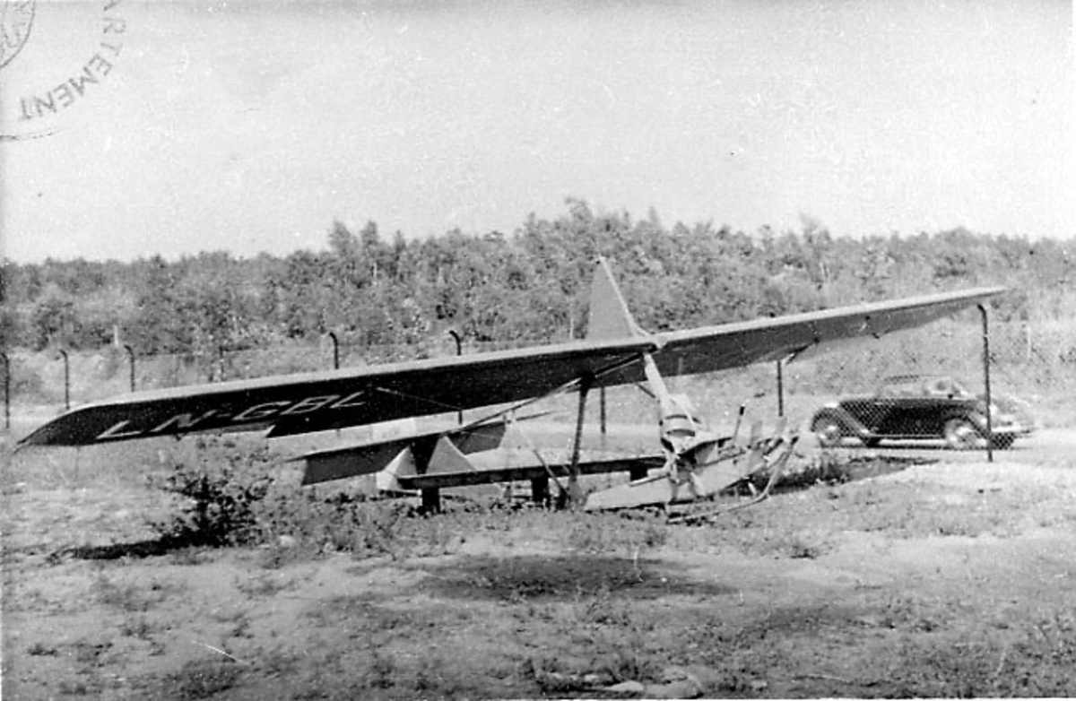 1 fly på bakken, SG-38 SKV, LN-GBL, fra Oslo Seilflyklubb