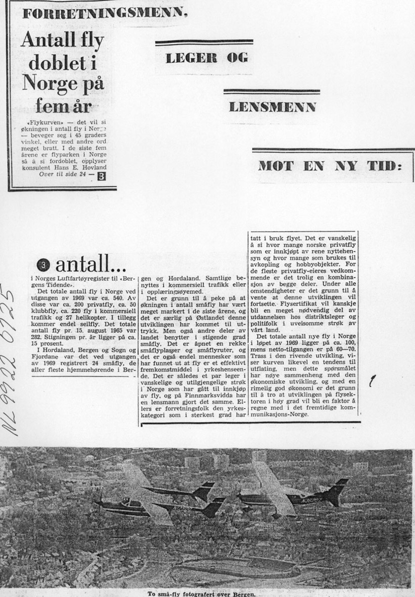 Maskinkopi av avisartikkel og luftfoto av fly. "Antall fly dobblet i Norge på fem år".