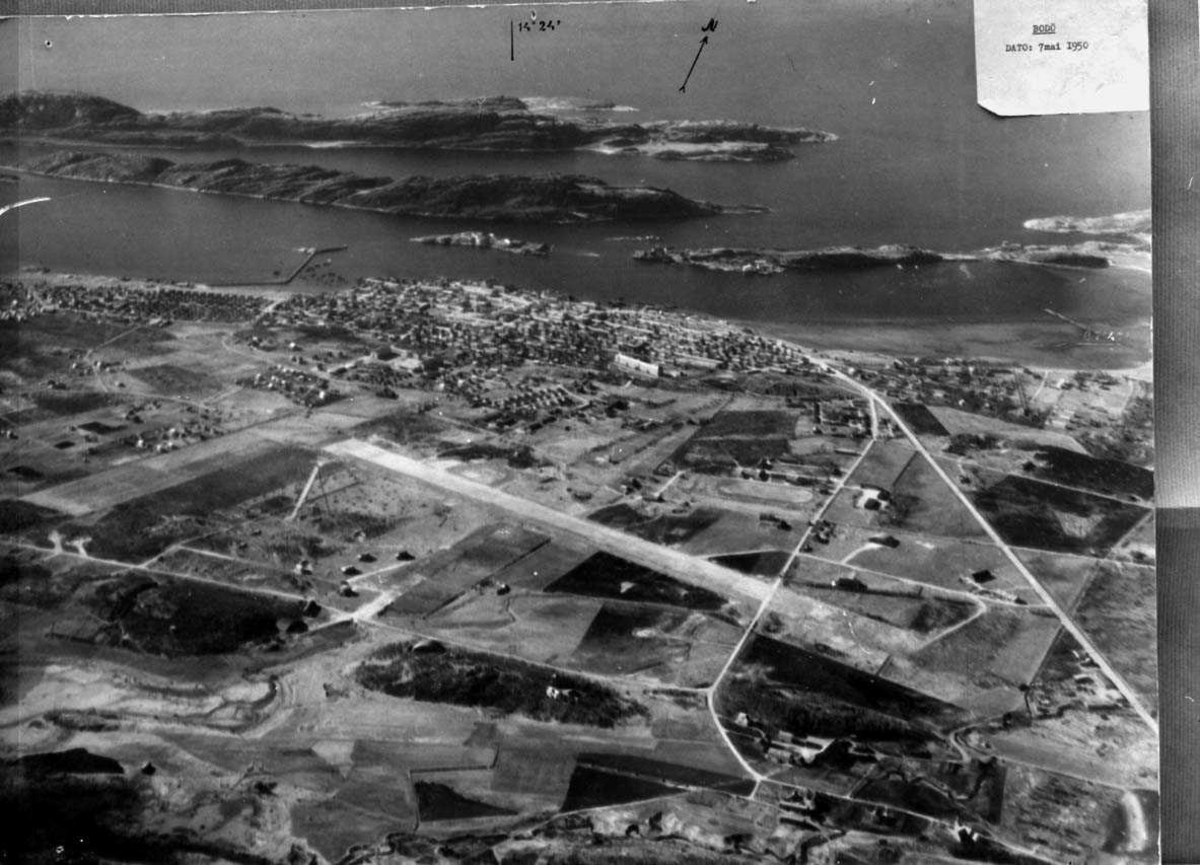 Lufthavn-flyplass.   Luftfoto av Bodø  flyplass 1950.