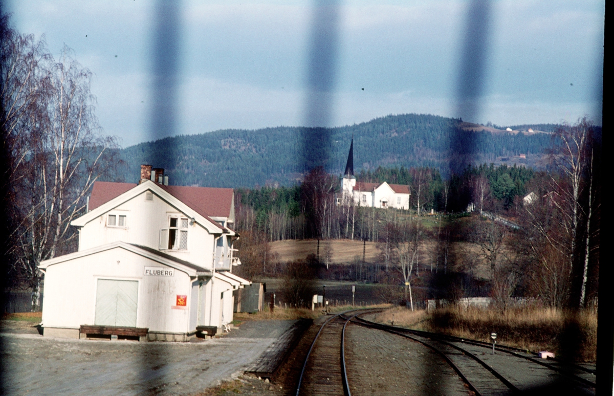 Fluberg stasjon sett fra lokomotivet i tog 281 (Oslo Ø - Fagernes).