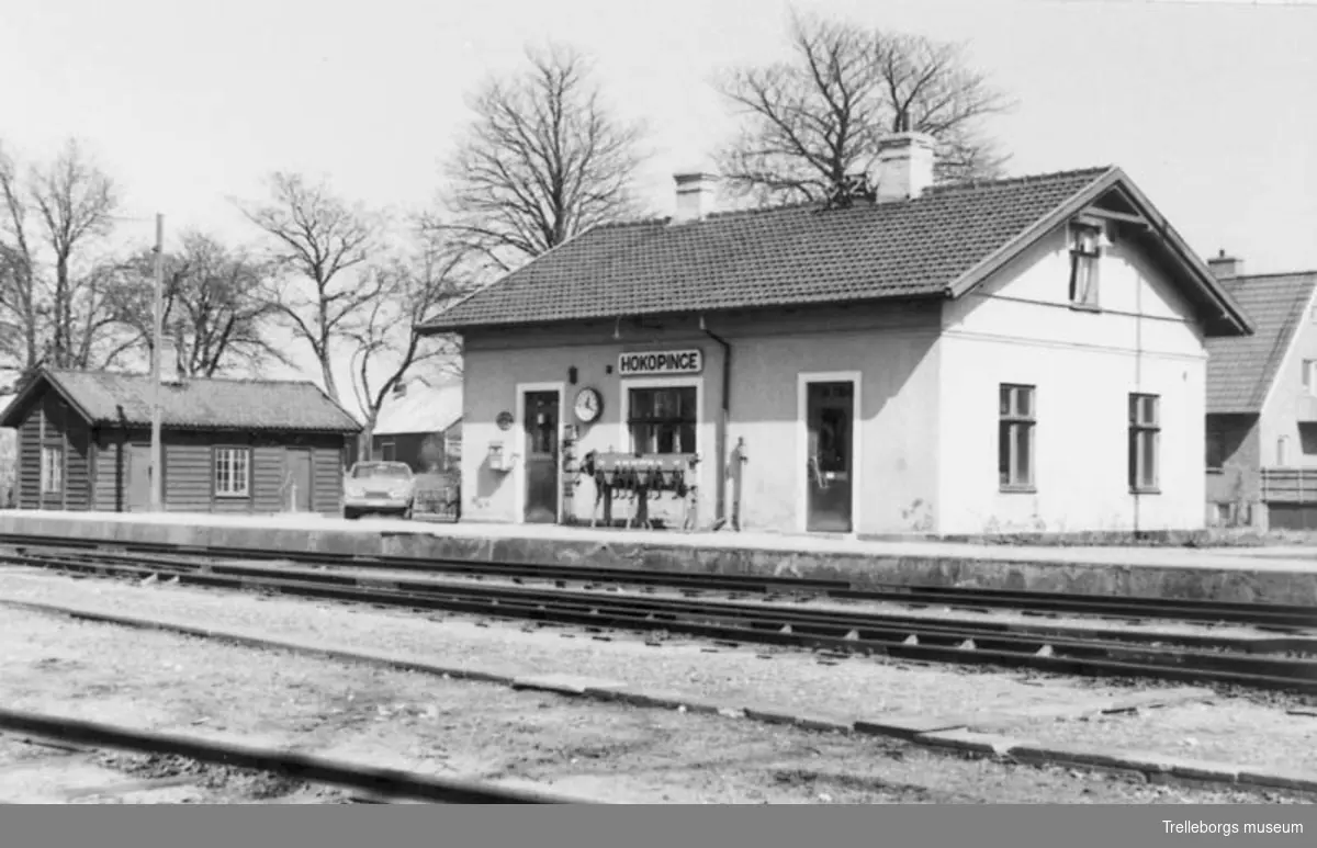 Stationshus Hököpinge. Orginalnegativ C.Dahlander. April 1963.
