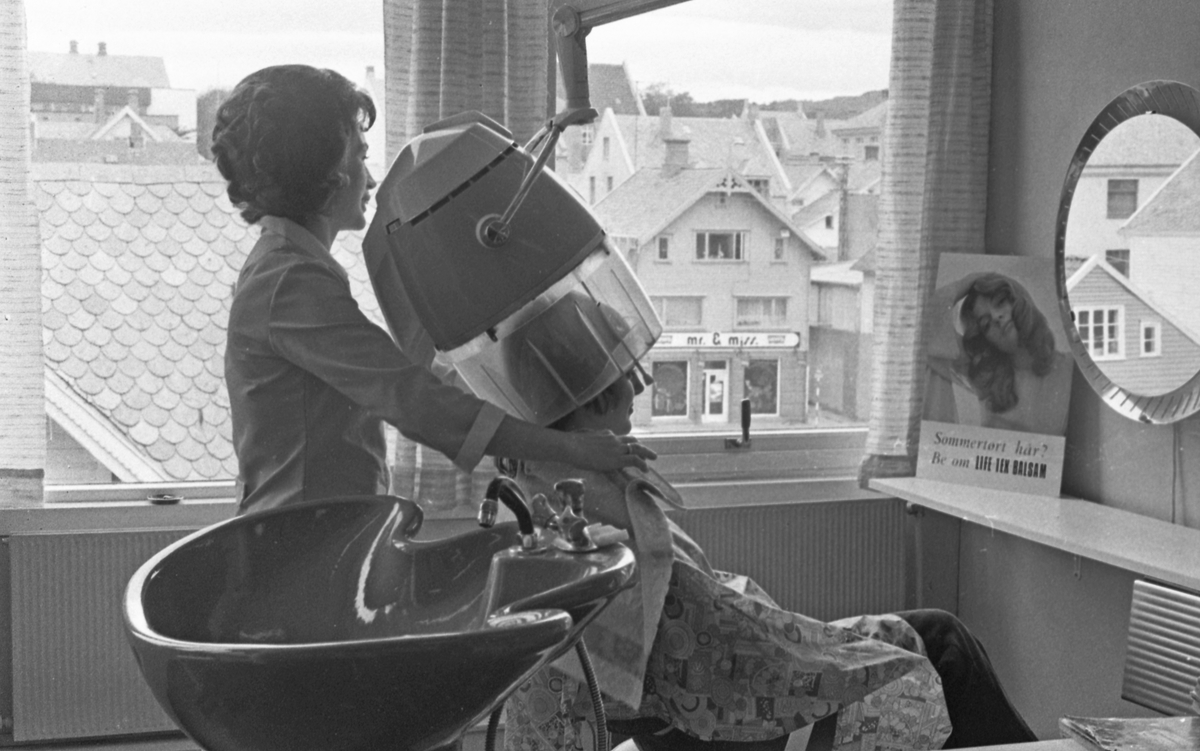 "HD bak Kulissene". Carola frisørsalong - 20/5-1972