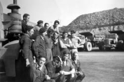 Noen av reparatørene som jobbet på bilverkstedet til A/S Syd