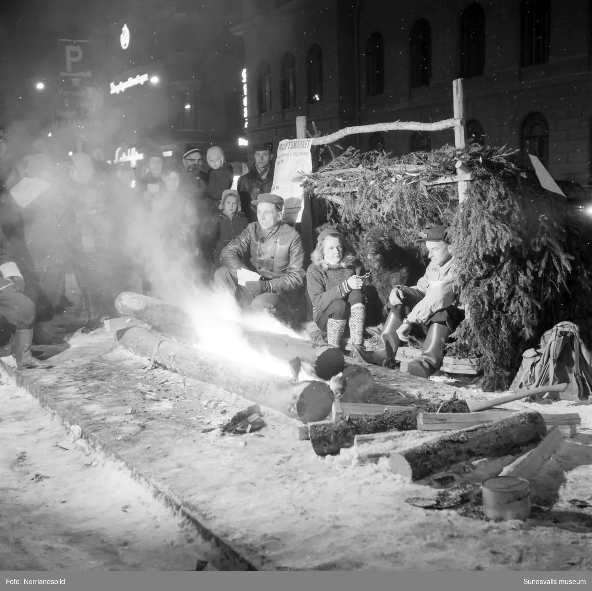 Skid- och Friluftsfrämjandets riksårsmöte med lägerbål utanför och underhållning av Jussi Björling inne i Stadshuset.