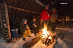 Bilde av besøkende som spiser suppe - såkalt grøftekantsuppe