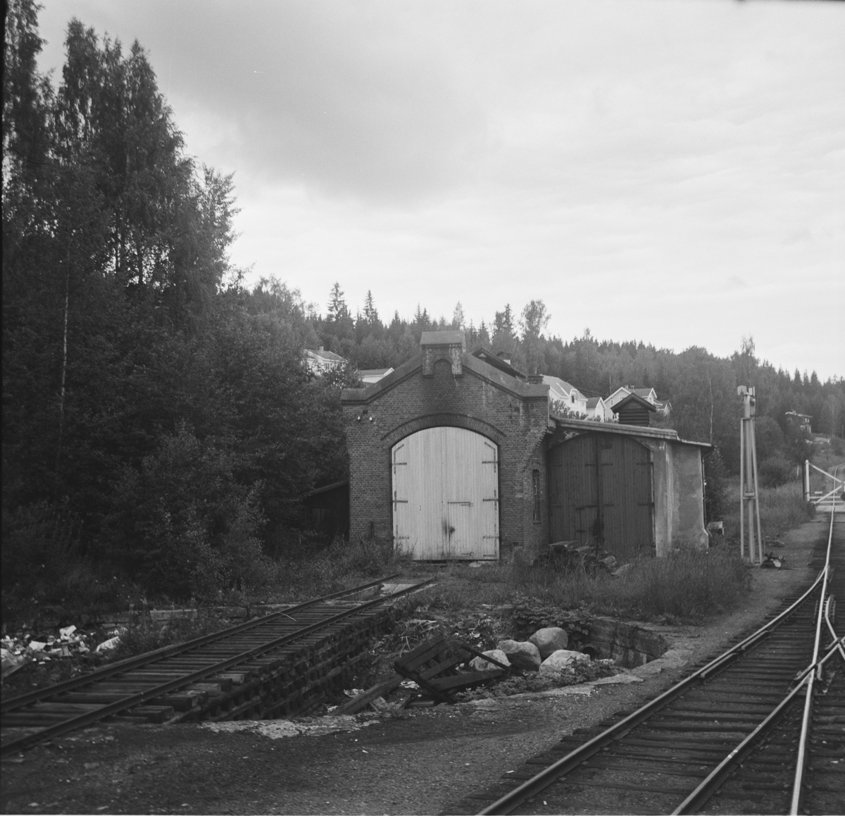 Lokomotivstallen og den tidligere svingskiven på Skreia stasjon.