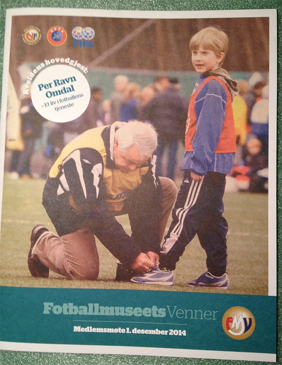 Hefte publisert av Fotballmuseets Venner desember 2014. Om Per Ravn Omdals fotballiv.