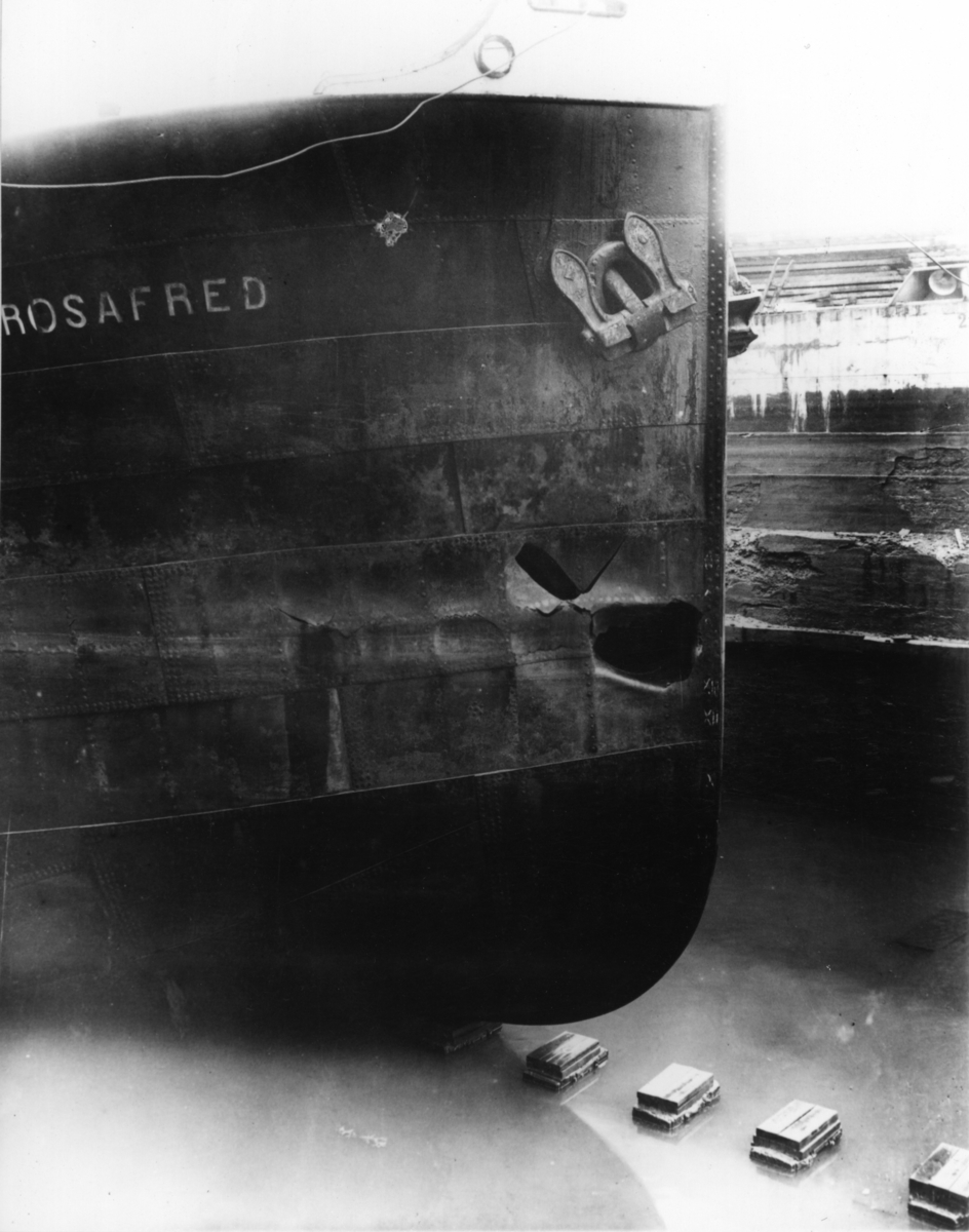 minskador på lastfartyget Rosafred av Verkebäck, byggd i Getruidenberg 1922. fartyget kolliderade troligen med några i isen fastfrusna sprängladdningar den 29/2 1940.
Ex Biskra