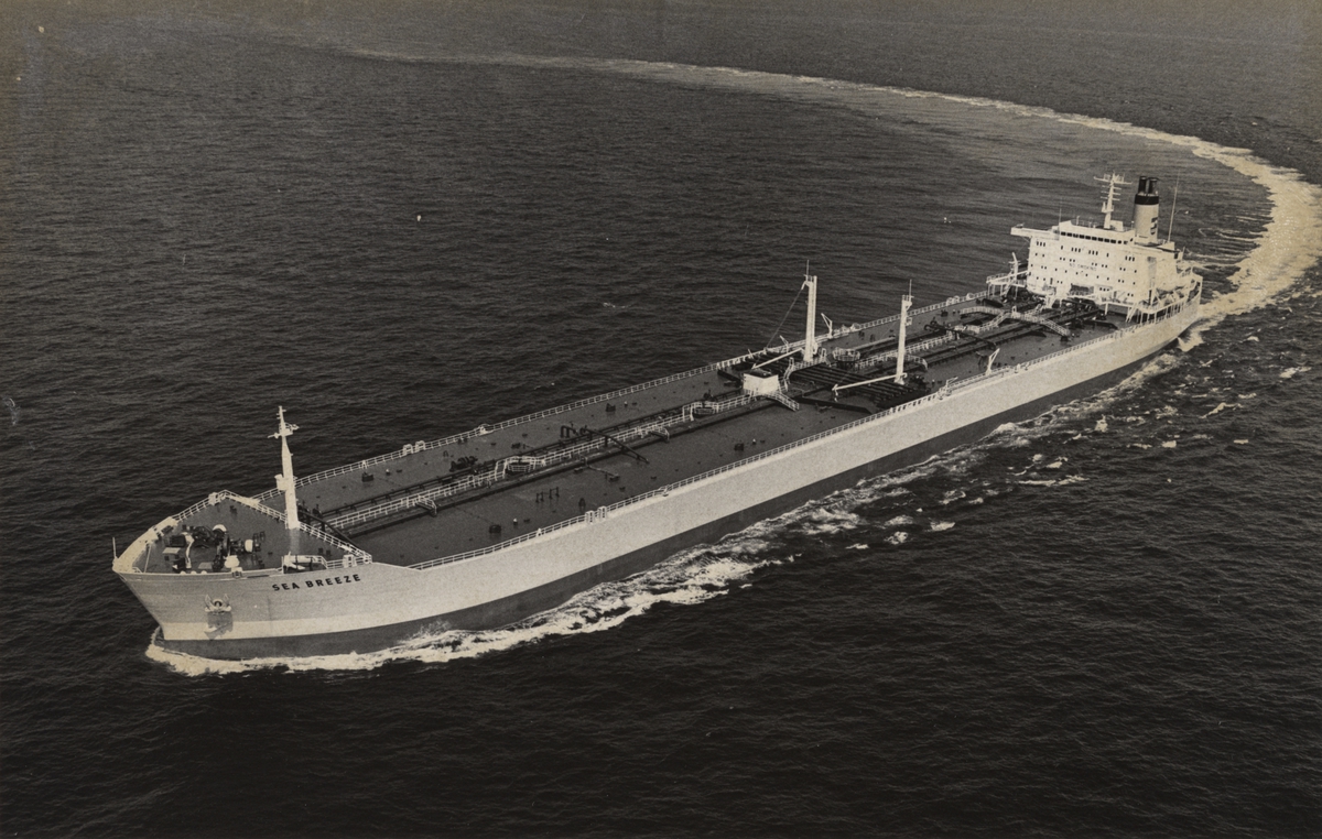 M/T SEA BREEZE under provturen. Sjösatt 18 juni 1975.