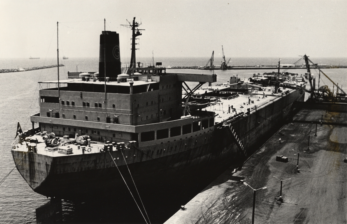 Bulkmalmtankfartyget PAJALA av Stockholm. Lastning 1970.