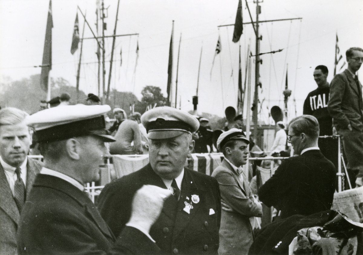 Hamnbild och Funktionärsbild från OS seglingarna i Kiel 1936.