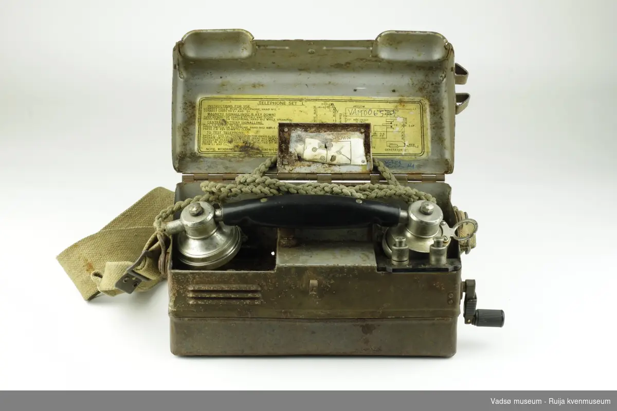 Bærbar telefon. Brukt av av tyske okkupasjonsstyrker under andre verdenskrig.