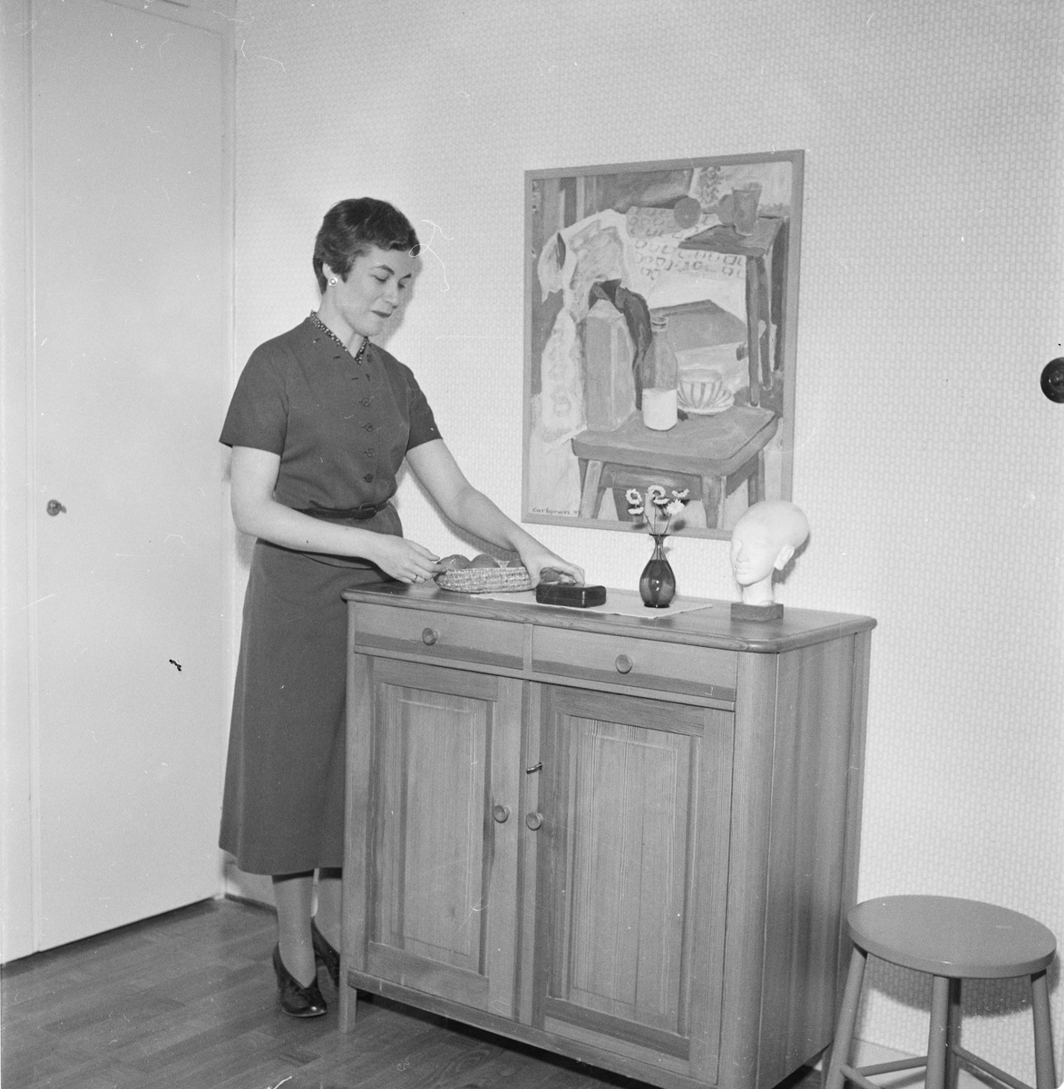 Reportage i Husmors hörna - heminredningsexpert Anna-Stina Carlgren, Uppsala 1954