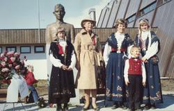 Etter avdukingen av Karl Rasmussens byste i Vadsø 17.mai 197