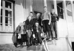 Lykkja skule i 1957.
Fremst frå venstre: Anne Kari Gabriels