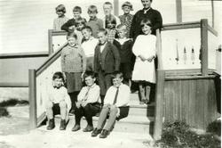 Foran fra venstre: Åge Kristiansen og Atle Kråkø. 2. rekke f