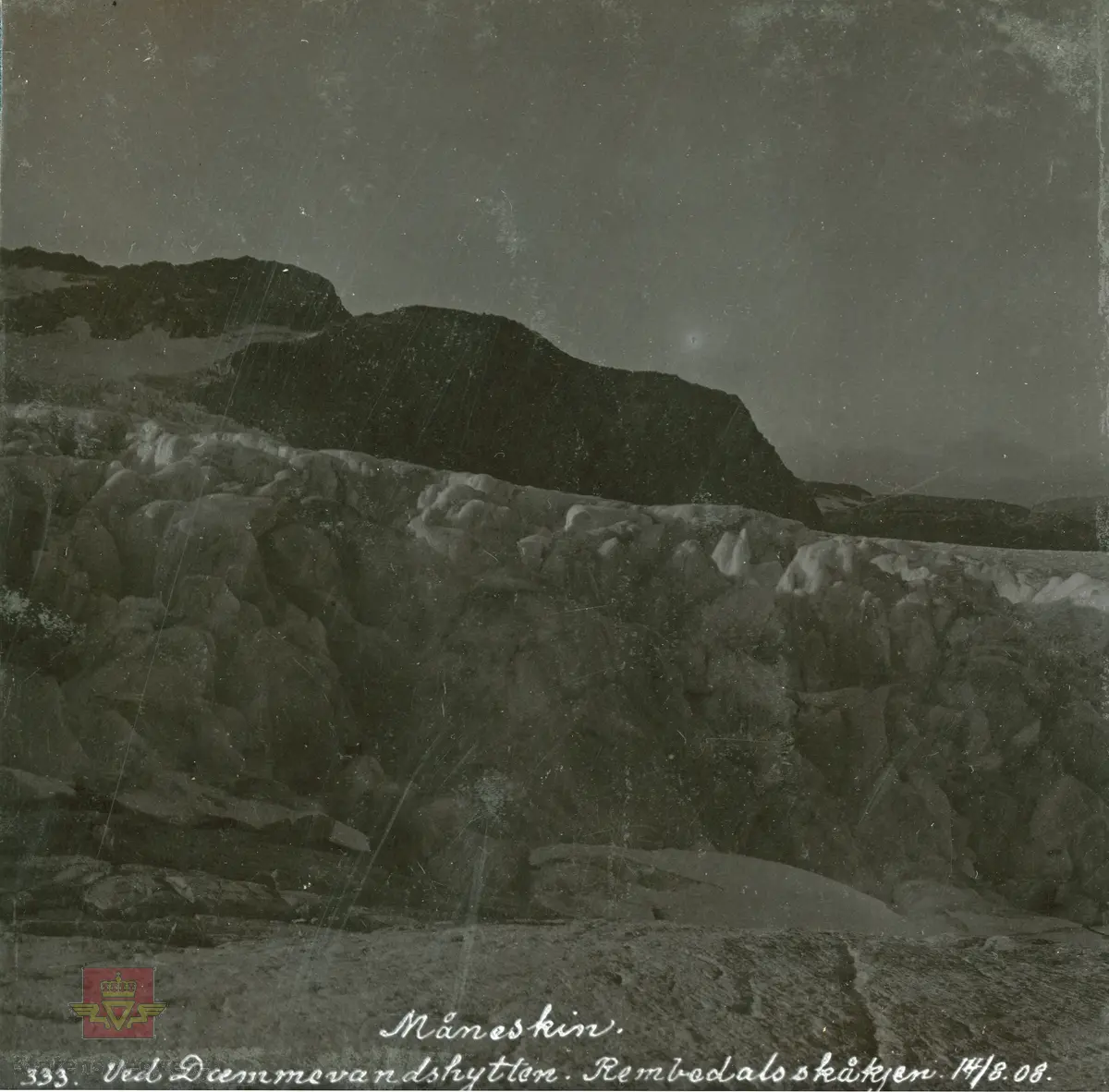 Album fra 1903-1908. Fotografert i måneskinn. Demmevasshytta. Rembesdalsskåka. 14.08.1908.