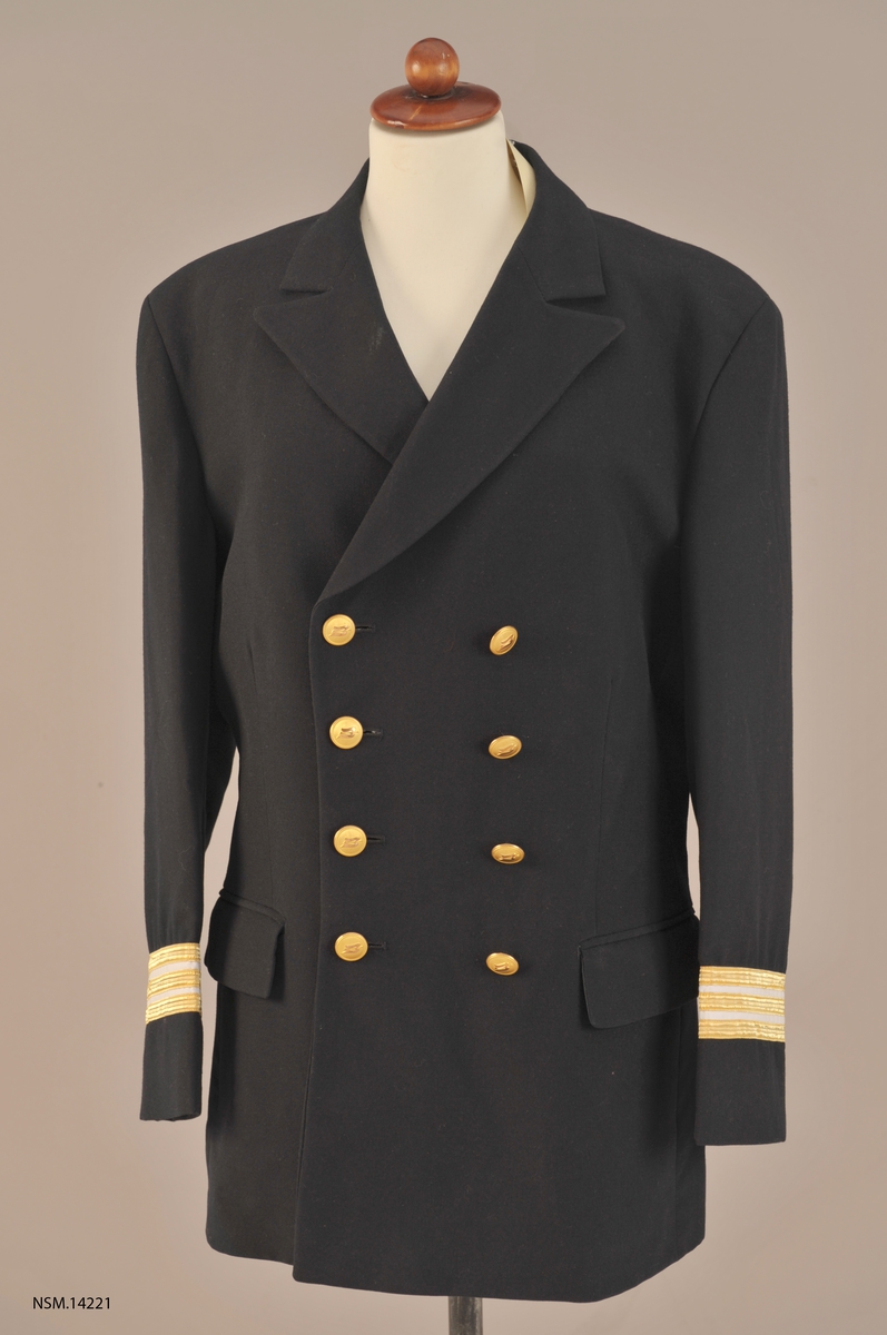 Sort dobbeltspent uniformsjakke med tre enkle gullstriper. Gullknapper med RVL-emblem.
