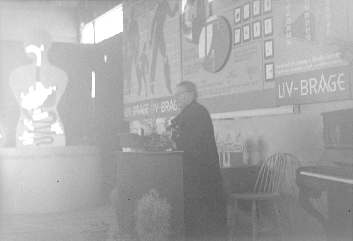 Jubileumsutstillingen i Levanger 1936 - Henriette Schønberg Erchen holder tale på utstillingen