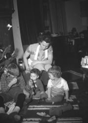 Julefeiring hjemme hos familien Hauge under krigen. Mor Frid