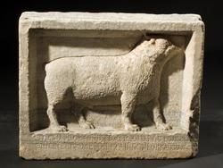 Gravrelieff for en hund [Relieff]