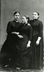 Emelie ?, Elen Skage og Margrethe Strand