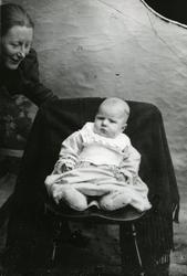 Ukjent kvinne og barn