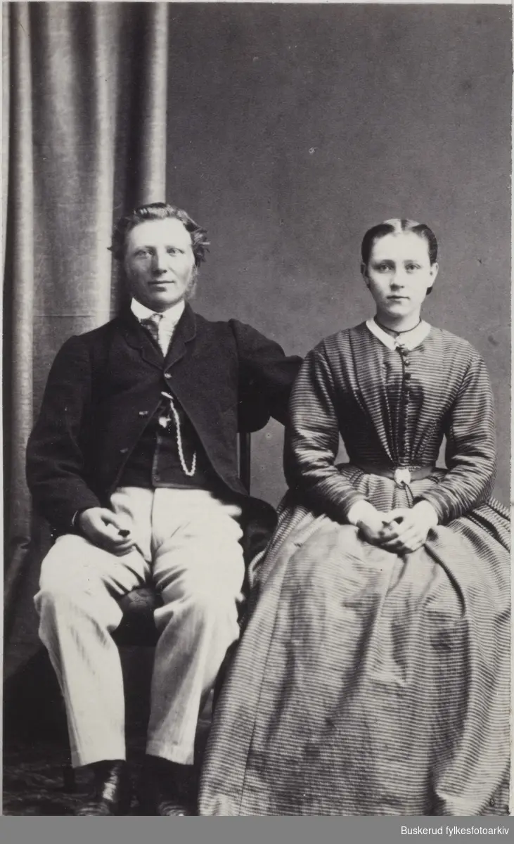Visittkortalbum
trelasthandler Hans Olsen med sin frue
